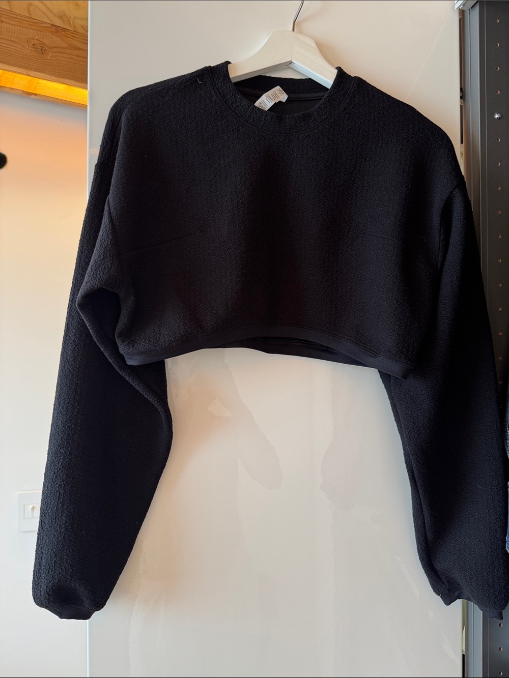ALO Yoga Black Cropped Crew Sweatshirt